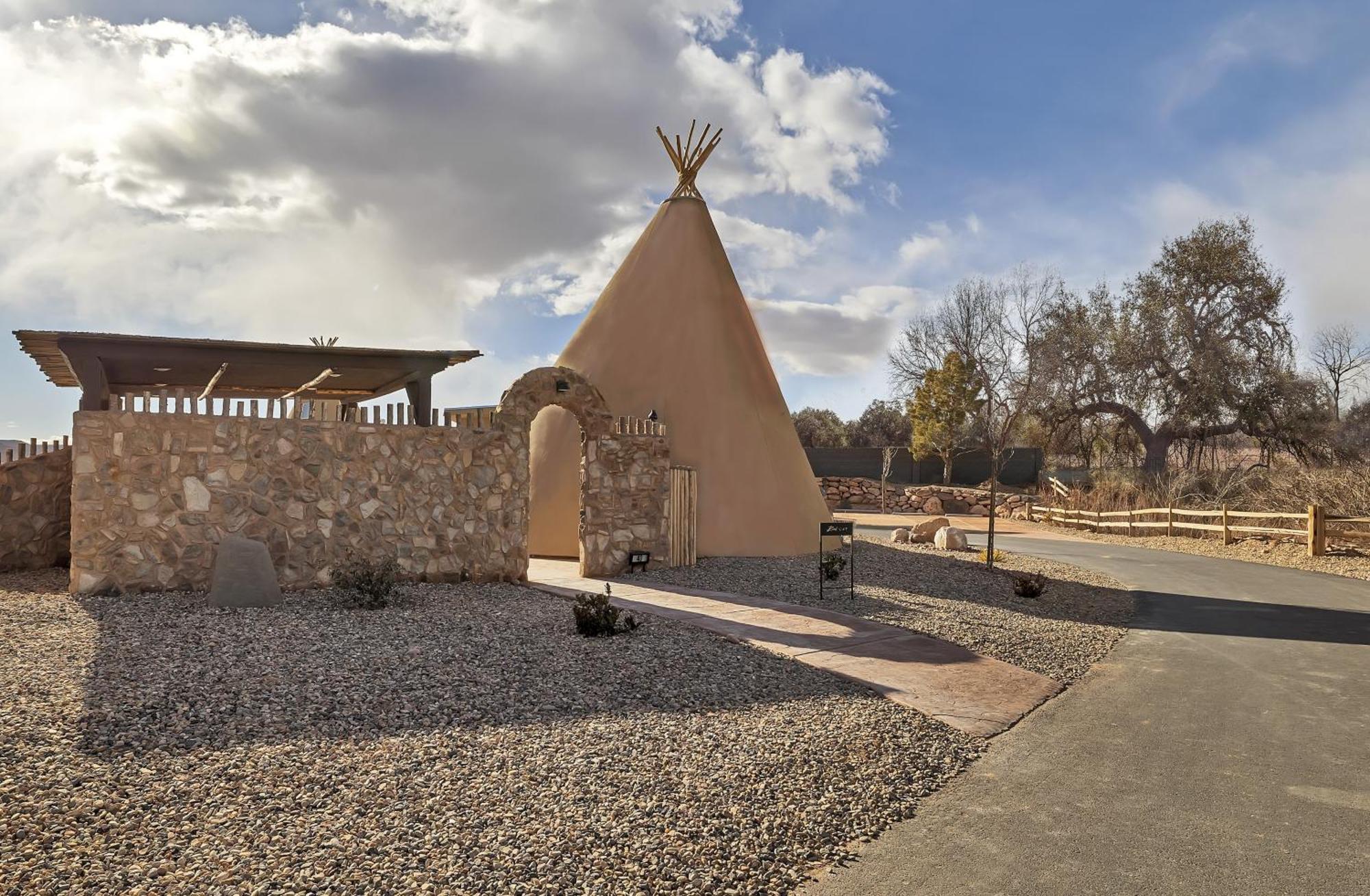 Zion White Bison Glamping & Rv Resort Virgin Eksteriør bilde