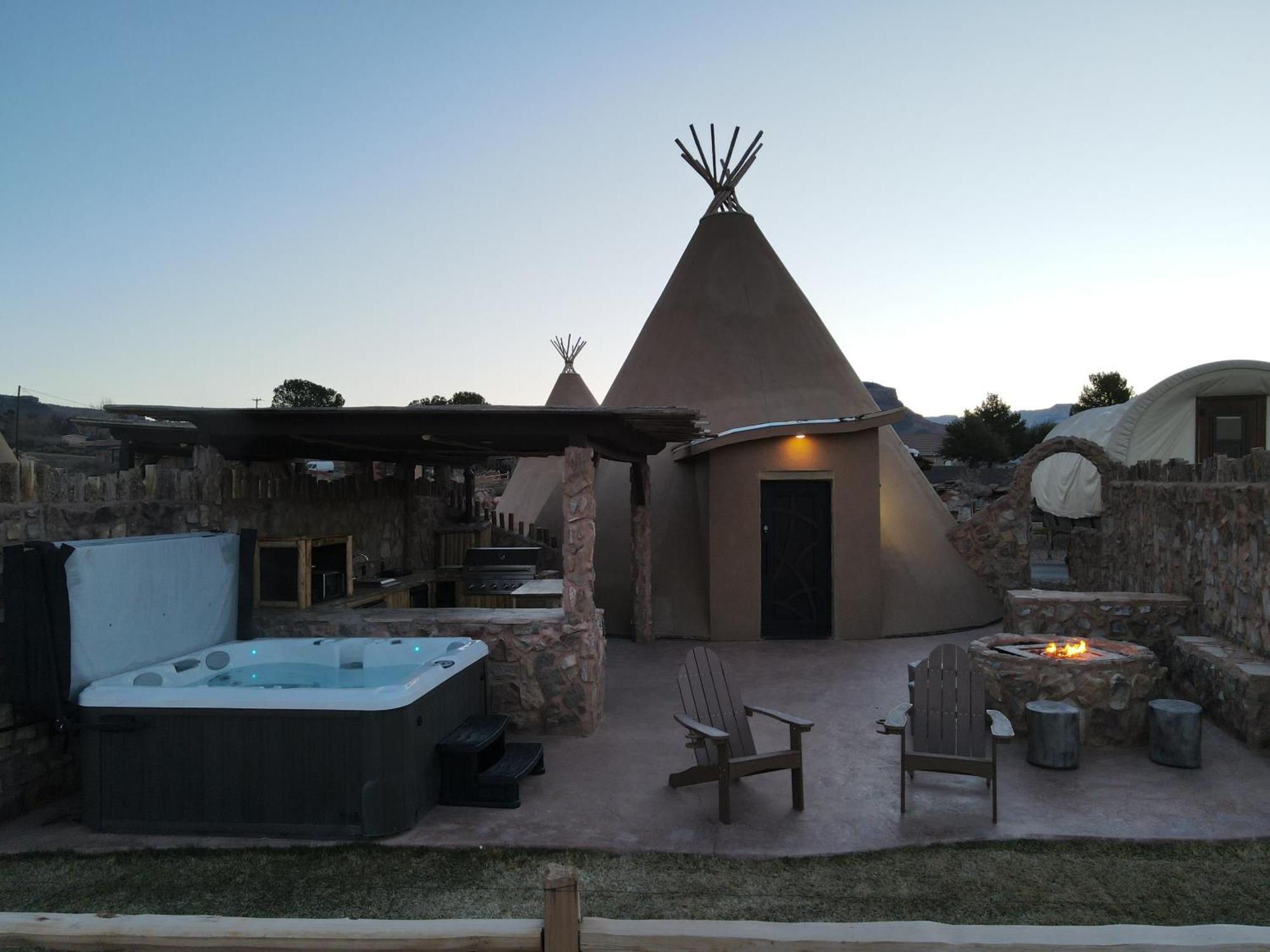 Zion White Bison Glamping & Rv Resort Virgin Eksteriør bilde