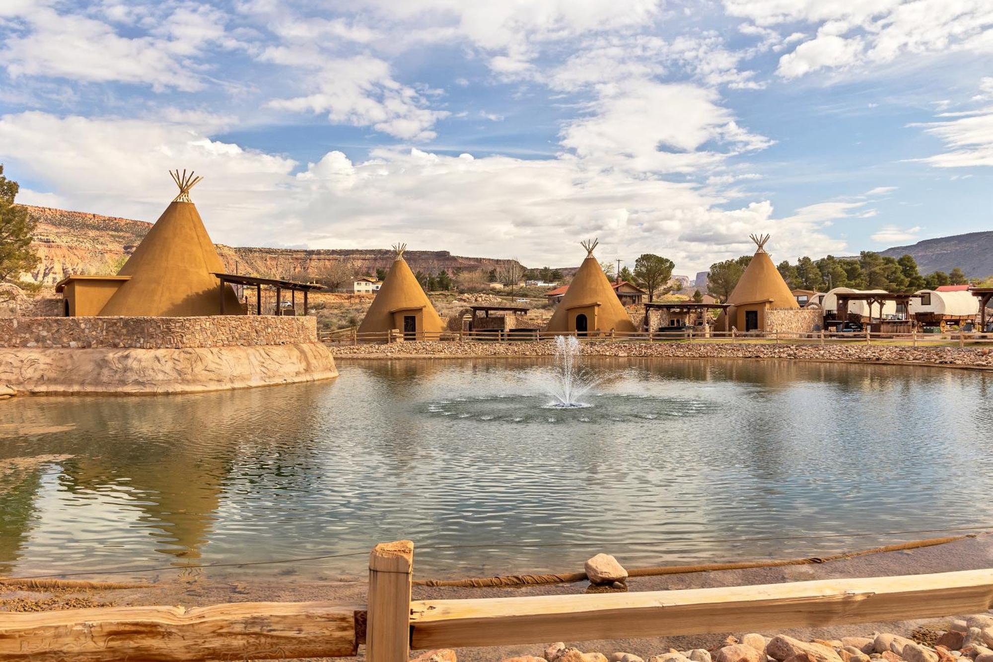 Zion White Bison Glamping & Rv Resort Virgin Eksteriør bilde